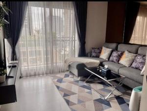 Modern Condo in Khlong Toei Balcony, Gym, Fast WiFi