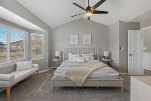 Spacious 6BR Entertainment Dream Home Sleeps 20