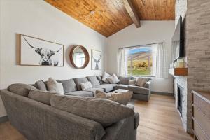 Beautiful updated Villa w Resort Amenities & Holistic Body Services Villa 3023-2