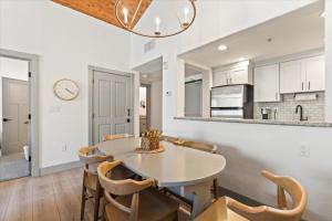 Beautiful updated Villa w Resort Amenities & Holistic Body Services Villa 3023-2