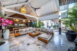 Villa Zebra Seminyak, 4BR private pool villa, Close to Potato Head
