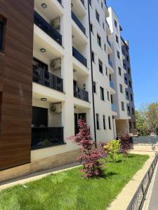 Lux Apartment near Ada Mall & Lake