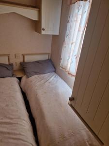 Caravan Sleeps 8 Pets Welcome wifi