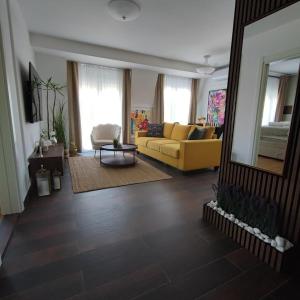 EMEM 2 - City View Apartment