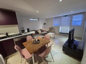 Loveroom waterloo, Suite romantique avec Jacuzzi et sauna privatifs