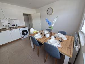 Neue, sanierte, zentrale, helle TOP Wohnung