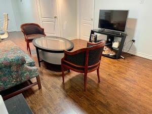 Cozy private basement near Toronto Airport