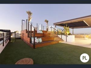 Modern 2BR Apartment and Pool with South City Square