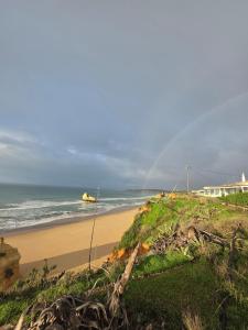Casa Bella Breezy, 1 minute walk to beach, luxury