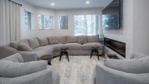 Fantastic Location Spacious 4 Bed, Village Location Shared Hot Tub