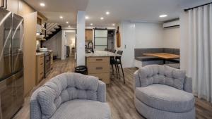 Fantastic Location Spacious 4 Bed, Village Location Shared Hot Tub