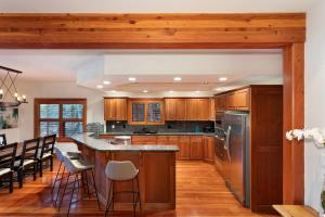 Luxury 5 Bedroom Blueberry Chalet