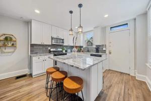 Chic Columbus Retreat with Reserved Parking