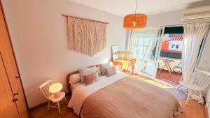 Relaxed 3 bedrooms penthouse in the heart of Cascais historic center, few steps from the beach