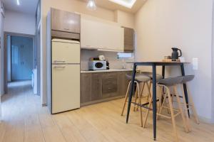 New Ventiri Suite 2, near Hilton, Athens Central, fully equipped