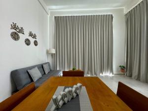 Ideal Area, Comfy Bed, 4 Blocks from 5th & Shops