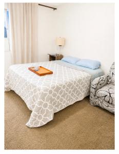 SHARE with working host, WiFi, AC, Pool, walk to Downtown, 15 min to airport - Friendly Cats in house