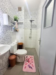 Sand & Sea Apartment,Cozy 2BR Stay in Calm Tilila