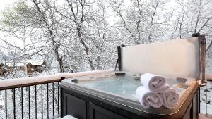 Glacier Lodge - West