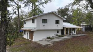 Luxury 4BR Home with Jacuzzi Patio and Game Room Near Downtown