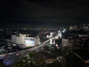 Cozy Stay at Pasig Blvd with Great City View