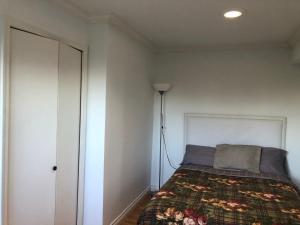Spacious Adorable one bedroom in friendly North Vancouver