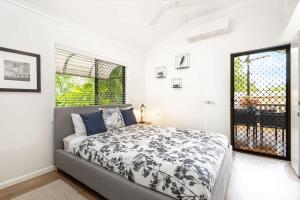 Coastal Mountain View Cottage for Couples