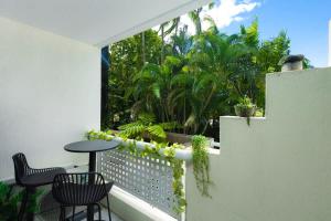 Stylish Esplanade Retreat for Couples or Work Trips