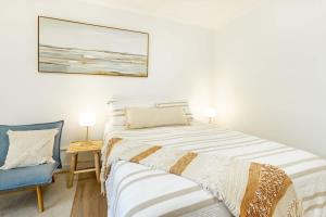 Stylish Esplanade Retreat for Couples or Work Trips