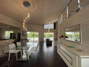 Maison moderne, piscine privée - 6 pers. - FR-1-881-2
