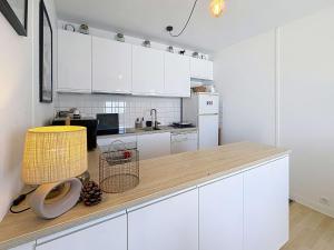 Appartement en bord de mer avec terrasse et parking - FR-1-361-85