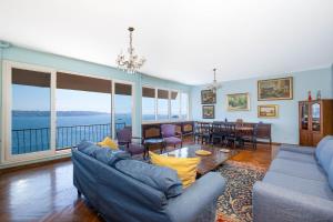 Waterfront Penthouse Apt with a Stunning View