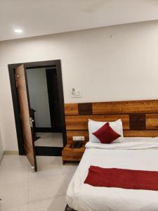 HOTEL SAGAR In 500 METRS DARGH
