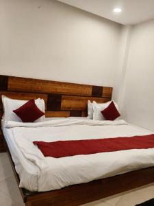 HOTEL SAGAR In 500 METRS DARGH