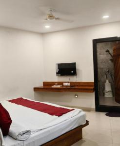 HOTEL SAGAR In 500 METRS DARGH