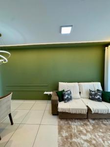 Apartamento 2 Quartos Aconchegante - Ar Condicionado nos Quartos - 1 Cama Casal - 2 Camas de Solteiro com Auxiliar - Cozinha Completa - Estacionamento Gratuito