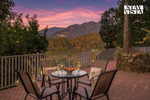 StayVista at The Eminence Villa with Valley View & Lawn