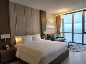 Le Palms Beachfront Bay