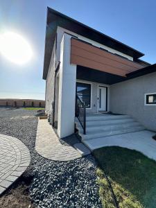 Cozy 3BR Suite at Winnipeg South