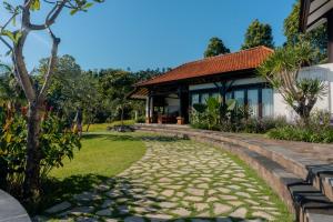 Meadow Hills Villas by Mahaprana