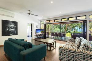 Bramston on the Beach - A Private Poolside Oasis