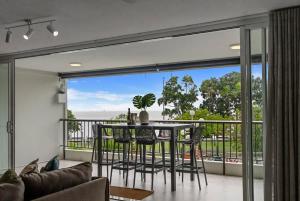 Seven at Aquarius - Coral Sea Views near the Lagoon