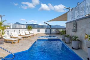 "Cairns Sky" A Central Resort-style Retreat