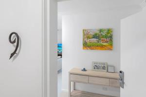 Rojo at Island Views—A Breezy Beachfront Retreat