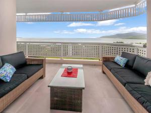 Luxury Waterfront Spectacular Oasis in the City