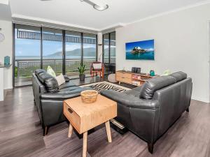 Luxury Waterfront Spectacular Oasis in the City