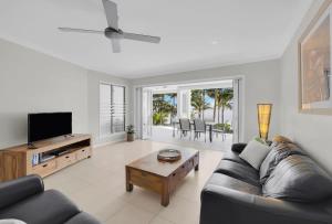 Amarillo at Island Views—Breezy Waterfront Bliss
