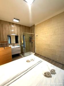 Highlands Rooms Gozo Pool & View