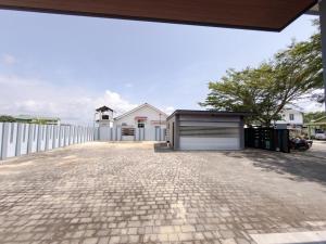 DBayu Retreat, Paka