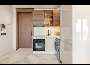Luxury Studio Balcony Free Parking Near CFC Anfa Park